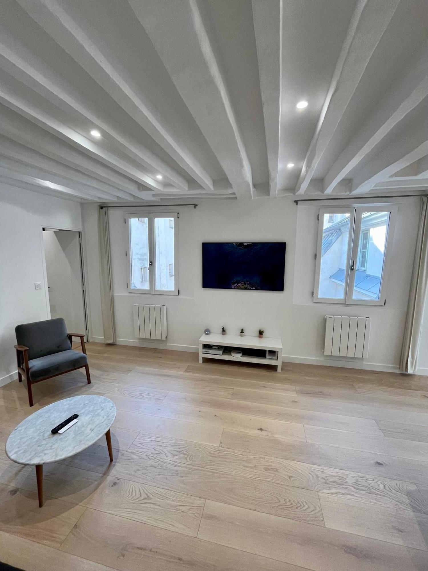 Apartment Au Coeur De Pres Du Louvre Paris