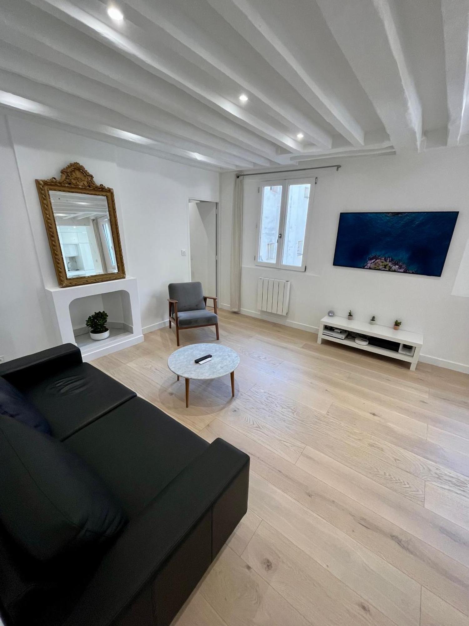 Apartment Au Coeur De Pres Du Louvre Paris