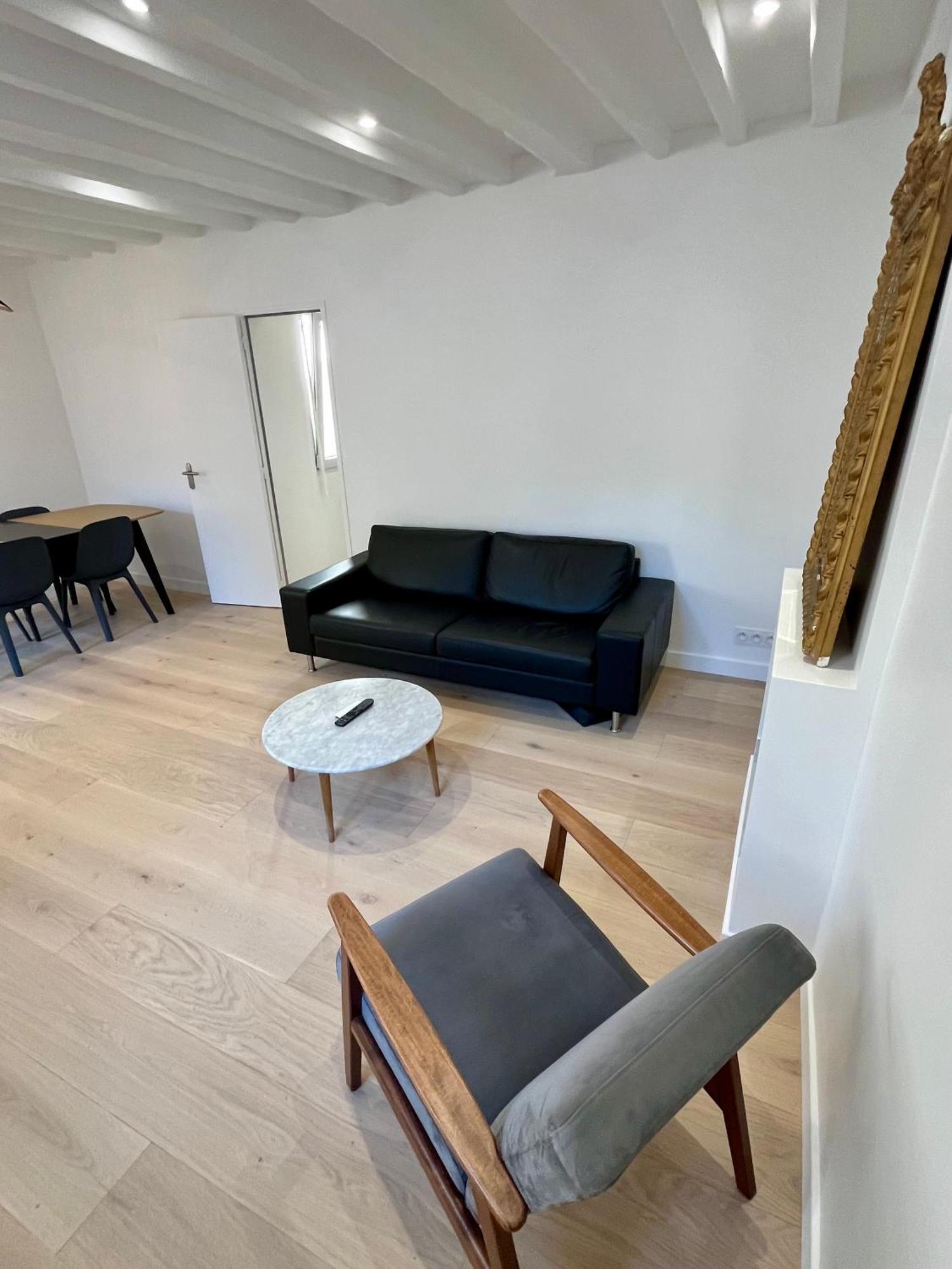 Au Coeur De Pres Du Louvre Apartment